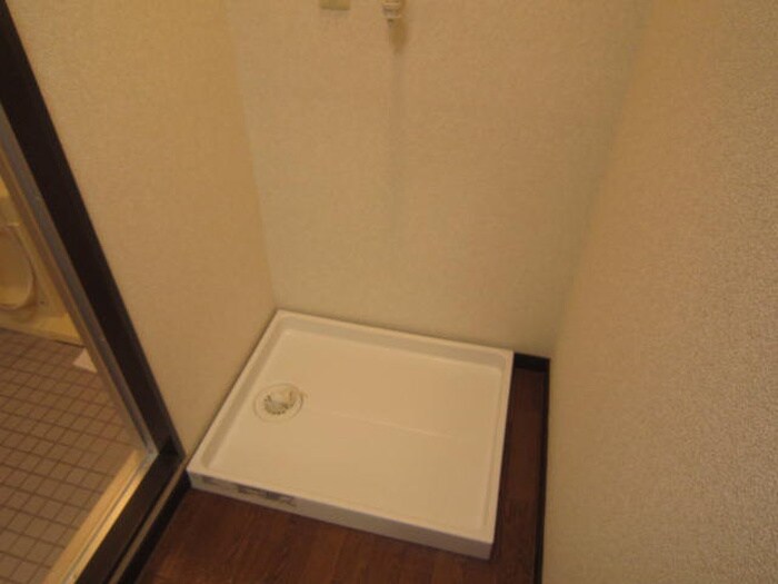 物件内観写真10　(洗濯機置場)