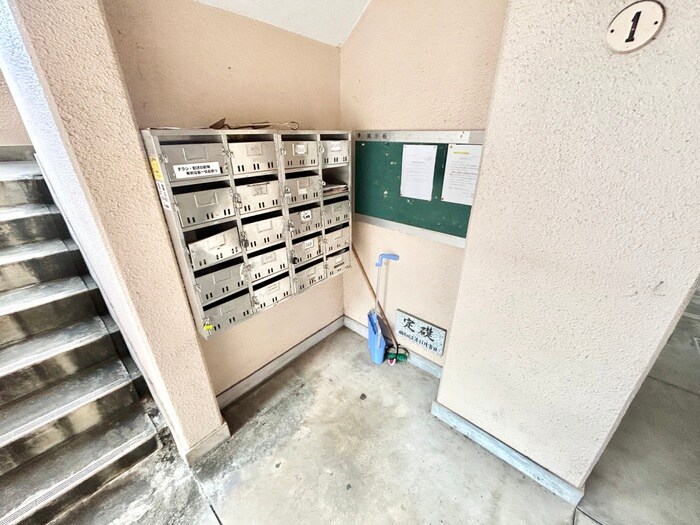 物件外観写真4　(エントランス部分)