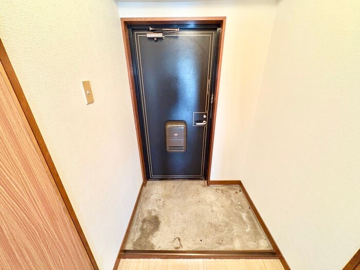 物件内観写真12　(玄関)
