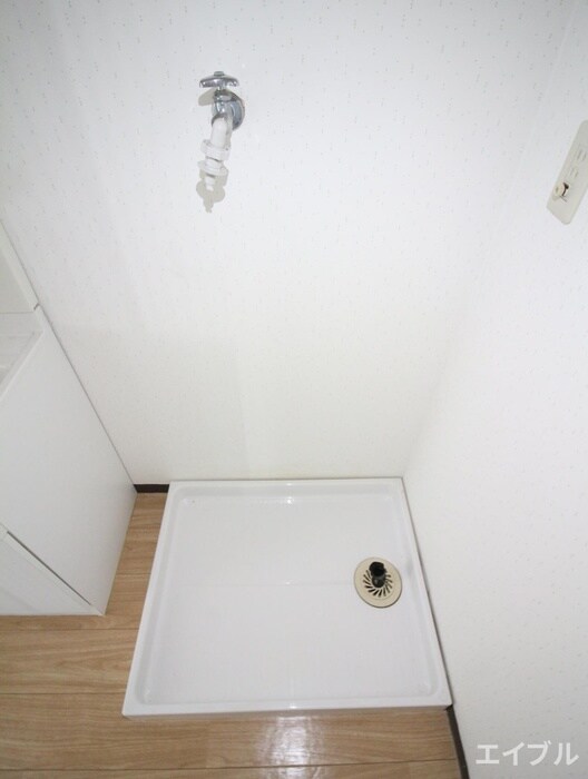 物件内観写真16　(洗濯機置場)