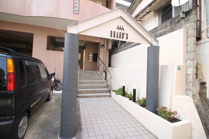 物件外観写真2　(エントランス部分)