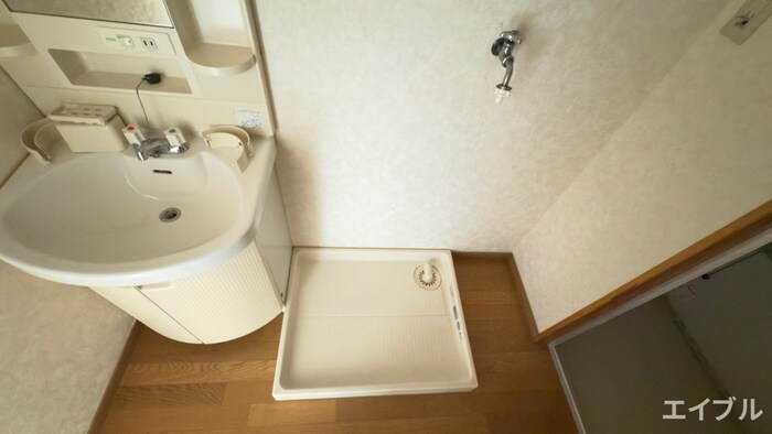 物件内観写真17　(洗濯機置場)