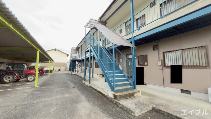 物件外観写真3　(エントランス部分)