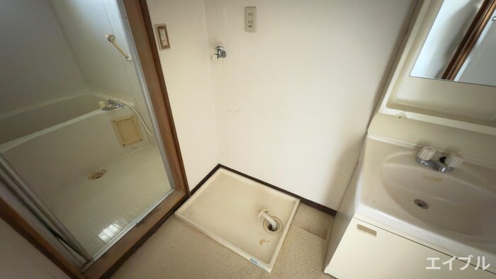 物件内観写真18　(洗濯機置場)