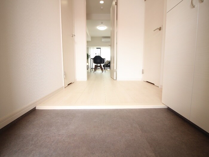 物件内観写真7　(玄関)