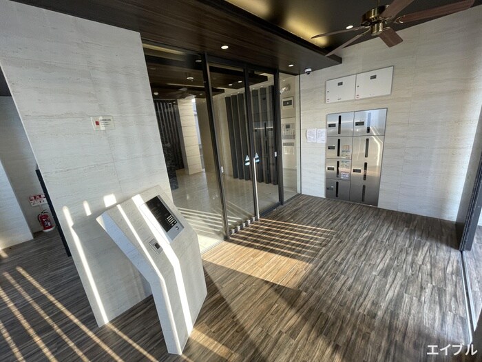 物件外観写真4　(エントランス部分)