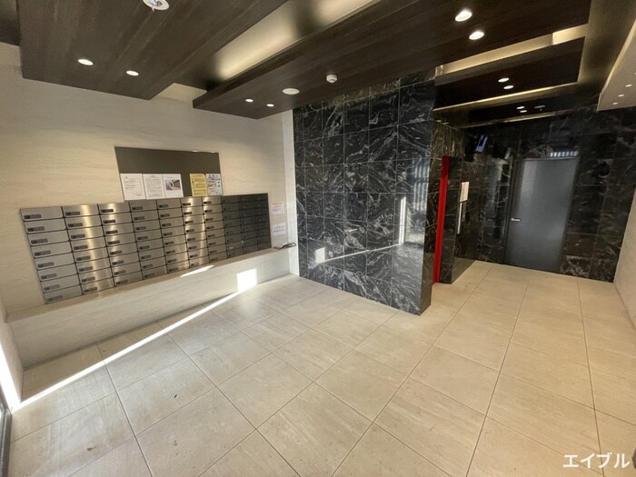 物件外観写真5　(エントランス部分)