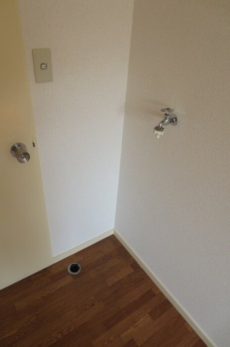 物件内観写真11　(洗濯機置場)