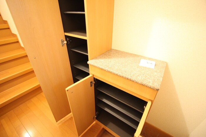 物件内観写真12　(靴箱)