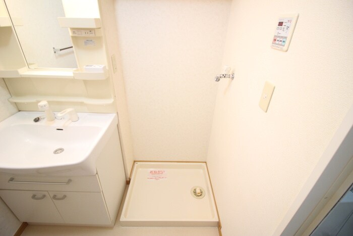 物件内観写真16　(洗濯機置場)