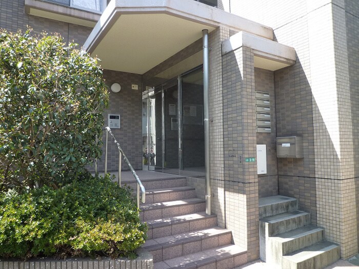 ゼルコバマンションのエントランス部分