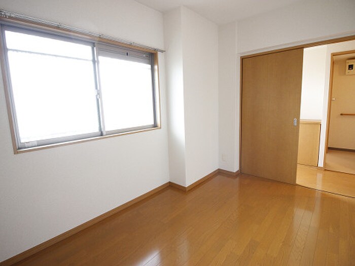 ゼルコバマンションの居室