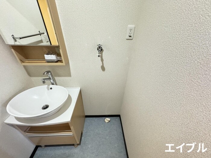 物件内観写真10　(洗濯機置場)