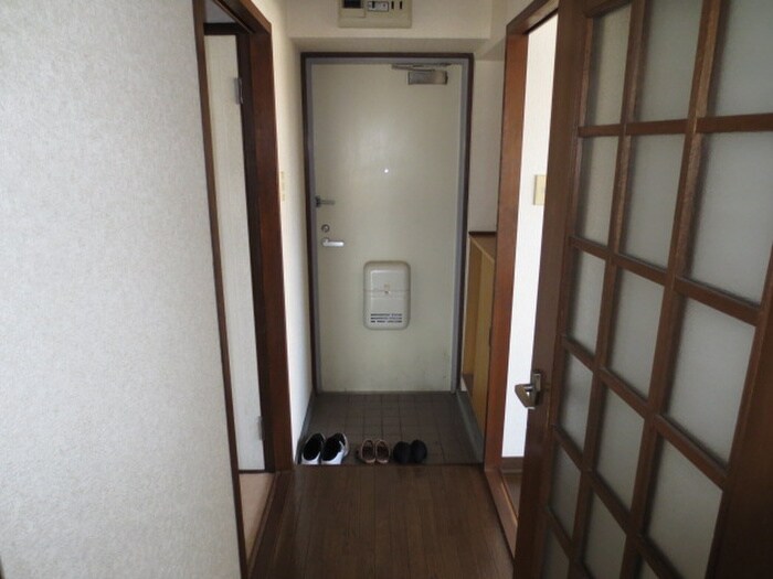 物件内観写真4　(玄関)