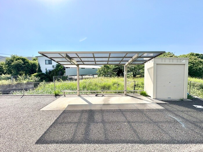 物件外観写真3　(駐輪場)