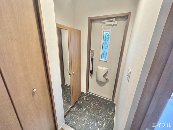 物件内観写真13　(玄関)