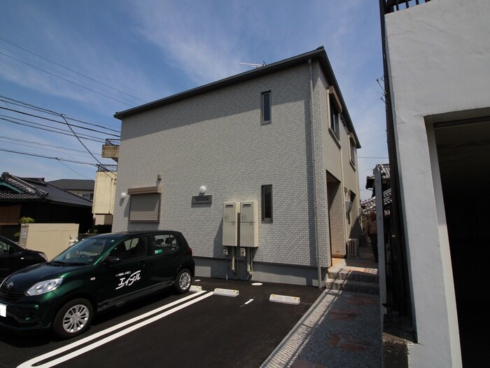 物件外観写真5　(駐車場)