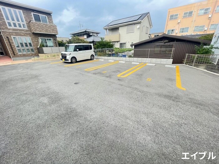 物件外観写真4　(駐車場)