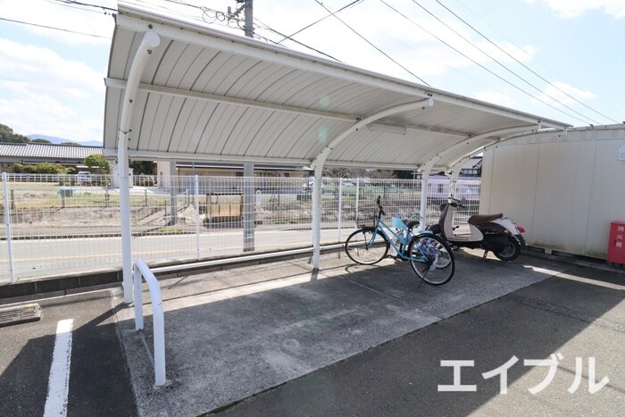 物件外観写真3　(駐輪場)