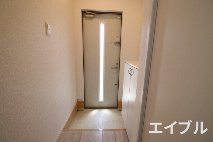 物件内観写真12　(玄関)