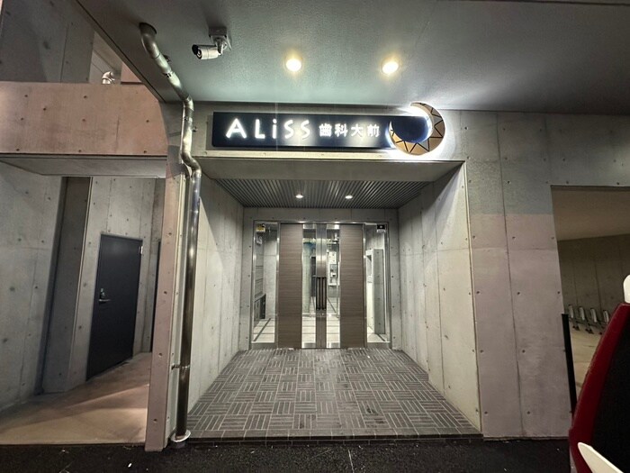 物件外観写真2　(エントランス部分)