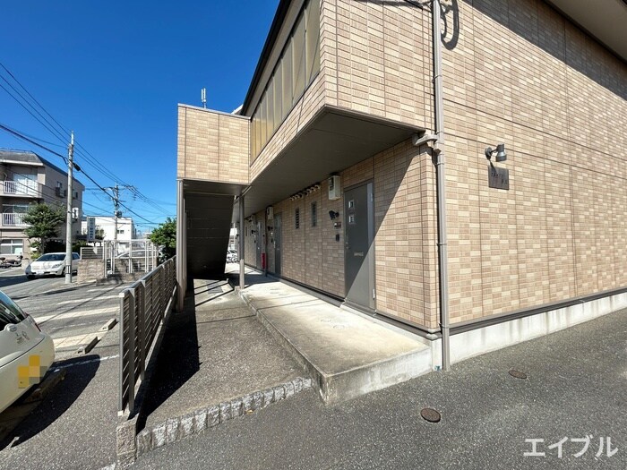 物件外観写真3　(エントランス部分)