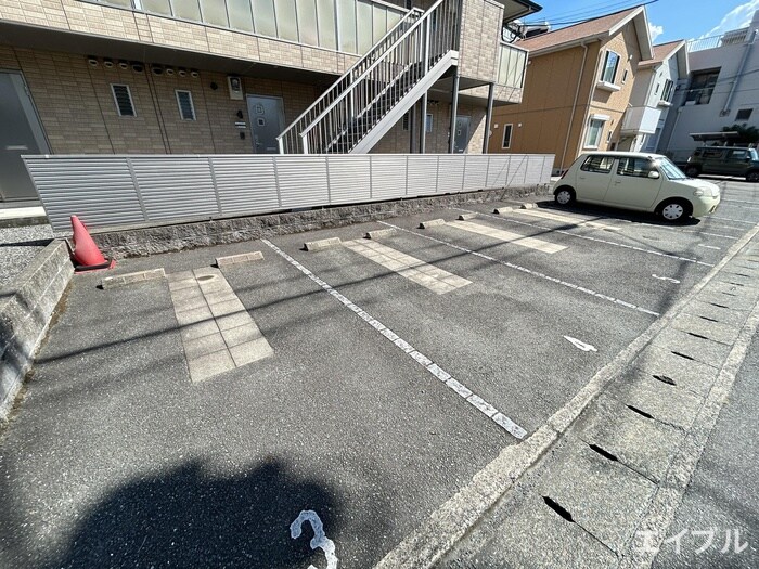 物件外観写真4　(駐車場)