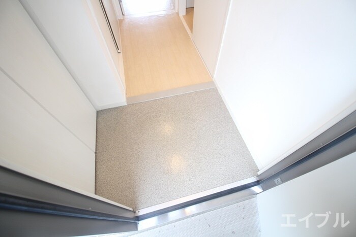 物件内観写真13　(玄関)