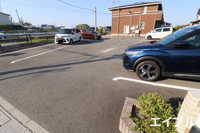物件外観写真2　(駐車場)