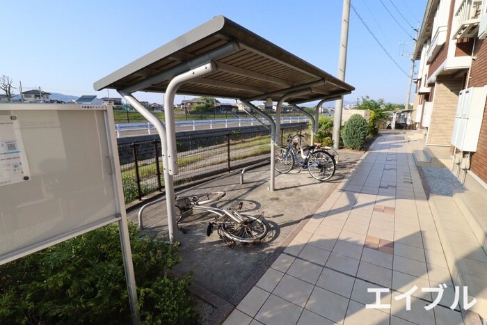 物件外観写真3　(駐輪場)