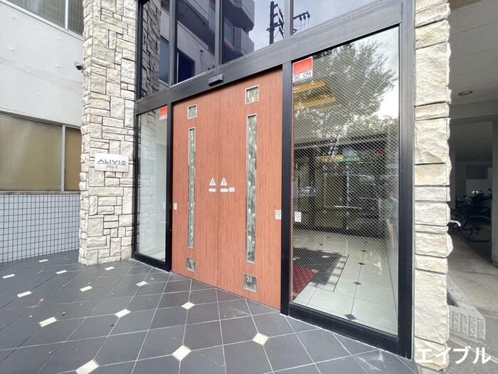 物件外観写真3　(エントランス部分)