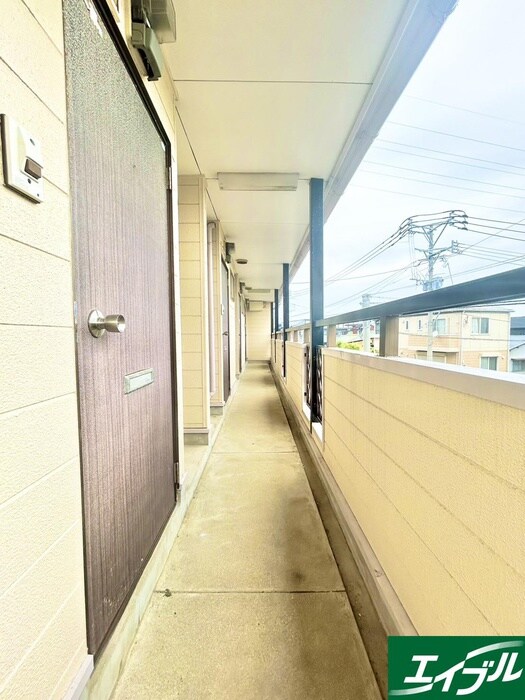 物件外観写真6　(エントランス部分)