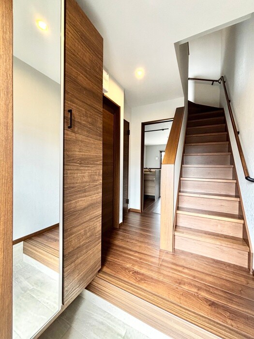 物件内観写真10　(玄関)