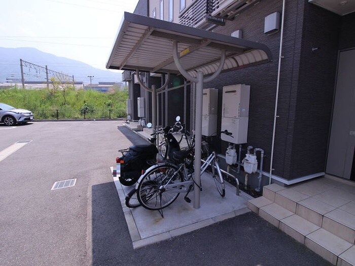 物件外観写真4　(駐輪場)