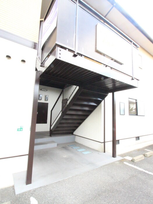 物件外観写真4　(エントランス部分)