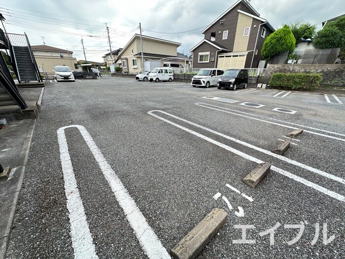 物件外観写真2　(駐車場)