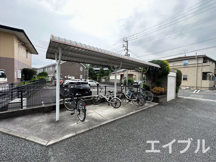 物件外観写真3　(駐輪場)