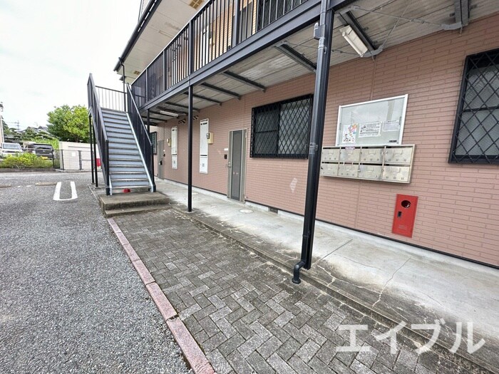 物件外観写真5　(エントランス部分)