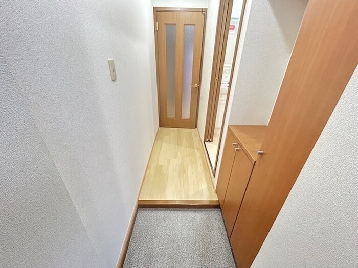 物件内観写真13　(玄関)