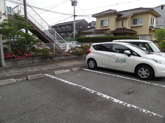 物件外観写真2　(駐車場)