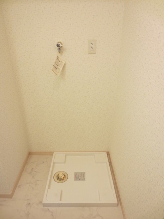 物件内観写真12　(洗濯機置場)