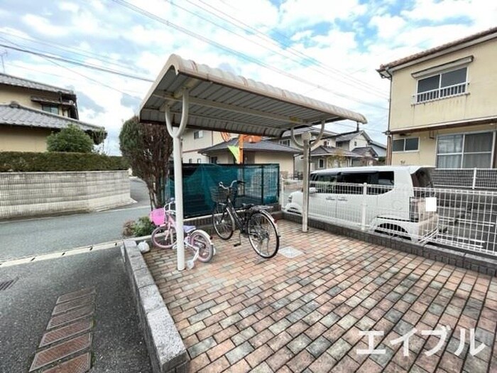 物件外観写真4　(駐輪場)