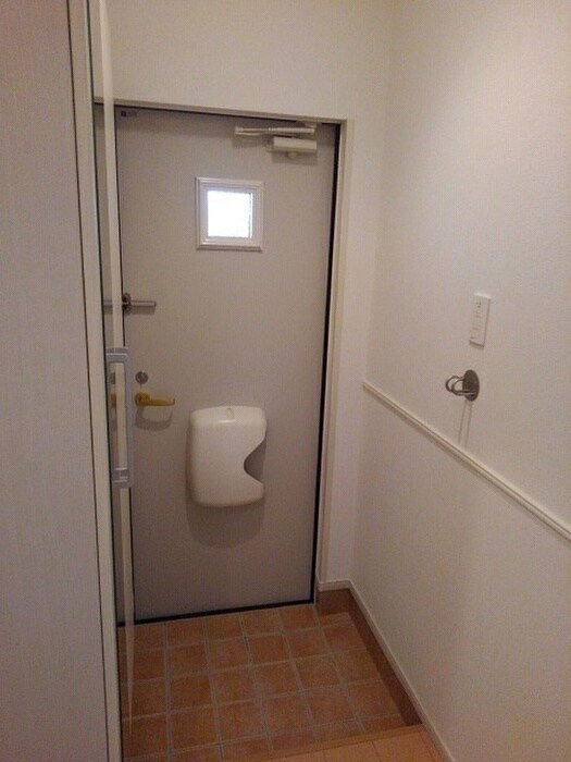 物件内観写真11　(玄関)