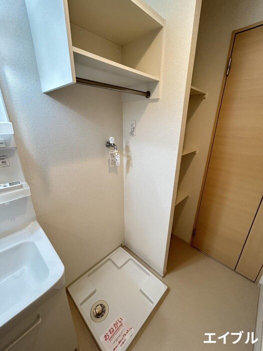 物件内観写真13　(洗濯機置場)