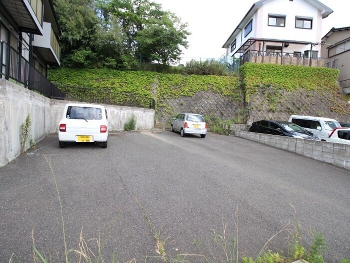 IT丸町の駐車場