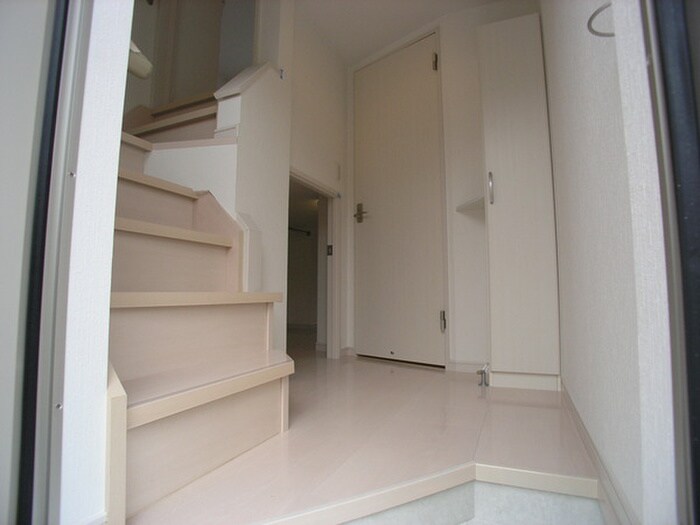 物件内観写真10　(玄関)