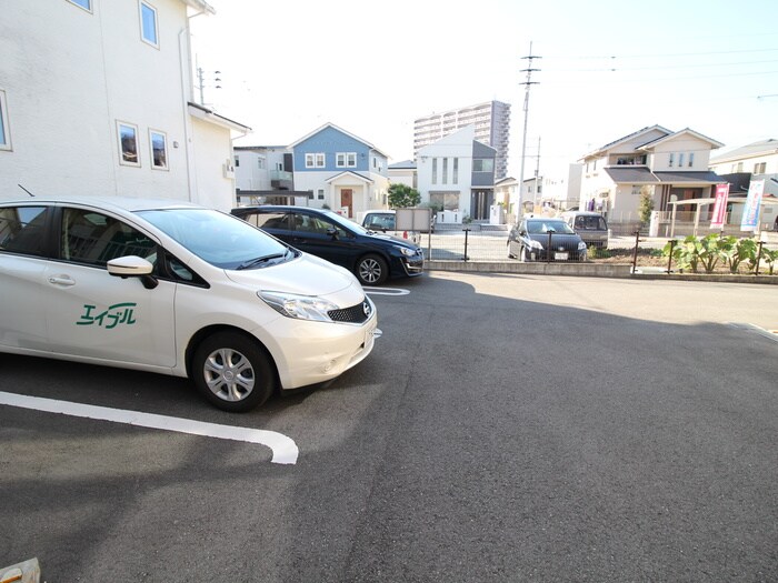 物件外観写真2　(駐車場)