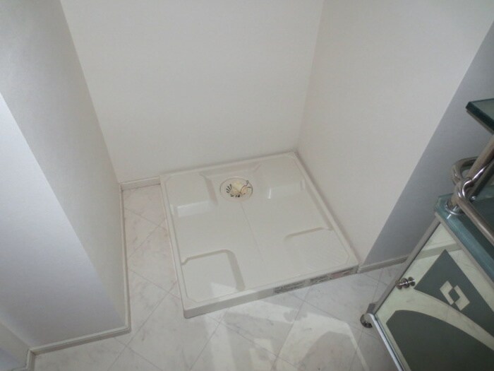 物件内観写真12　(洗濯機置場)