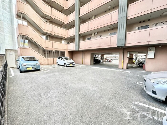 物件外観写真3　(駐車場)