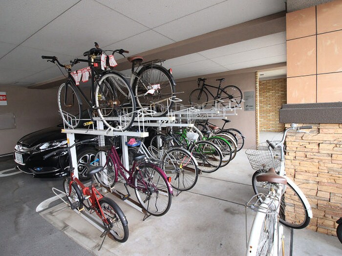 物件外観写真4　(駐輪場)